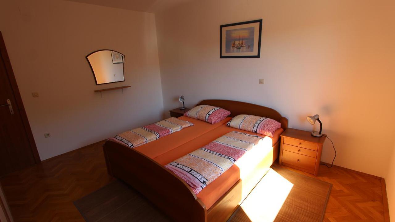 Apartmani Totic Malinska Eksteriør billede