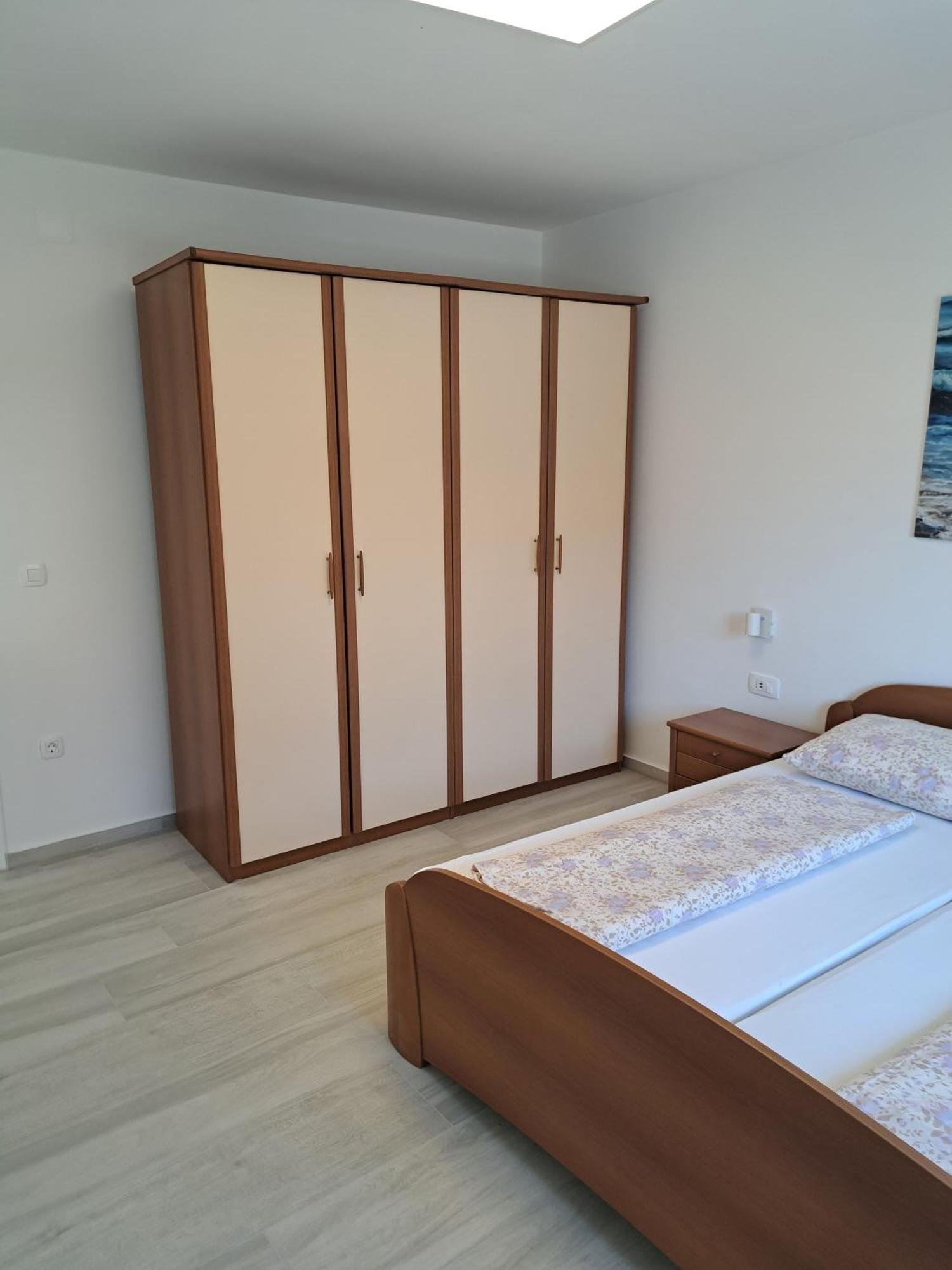 Apartmani Totic Malinska Eksteriør billede